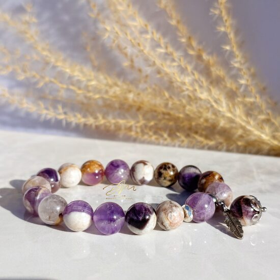 Puķu Ametista aproce ar piekariņu