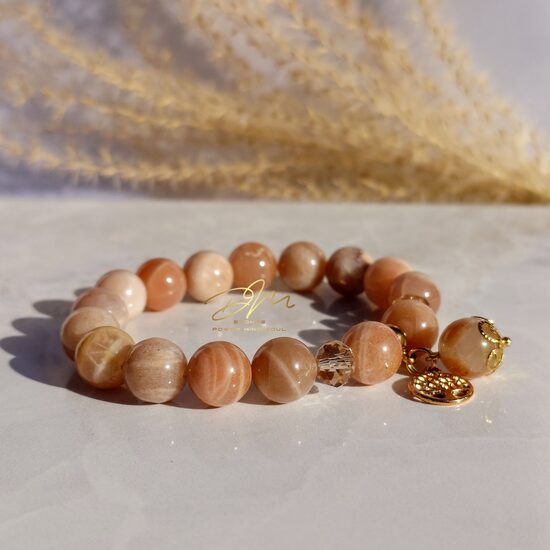 Saulesakmens aproce ar piekariņu